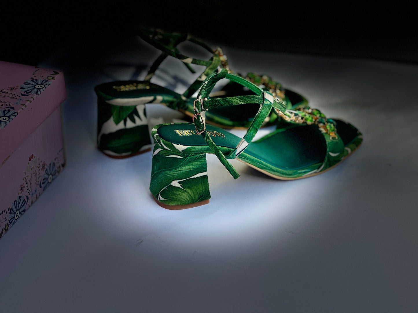 Tropical heel